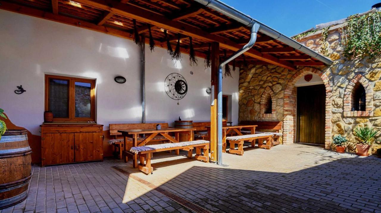Penzion U Tri Ruzi Vrbice Exterior photo