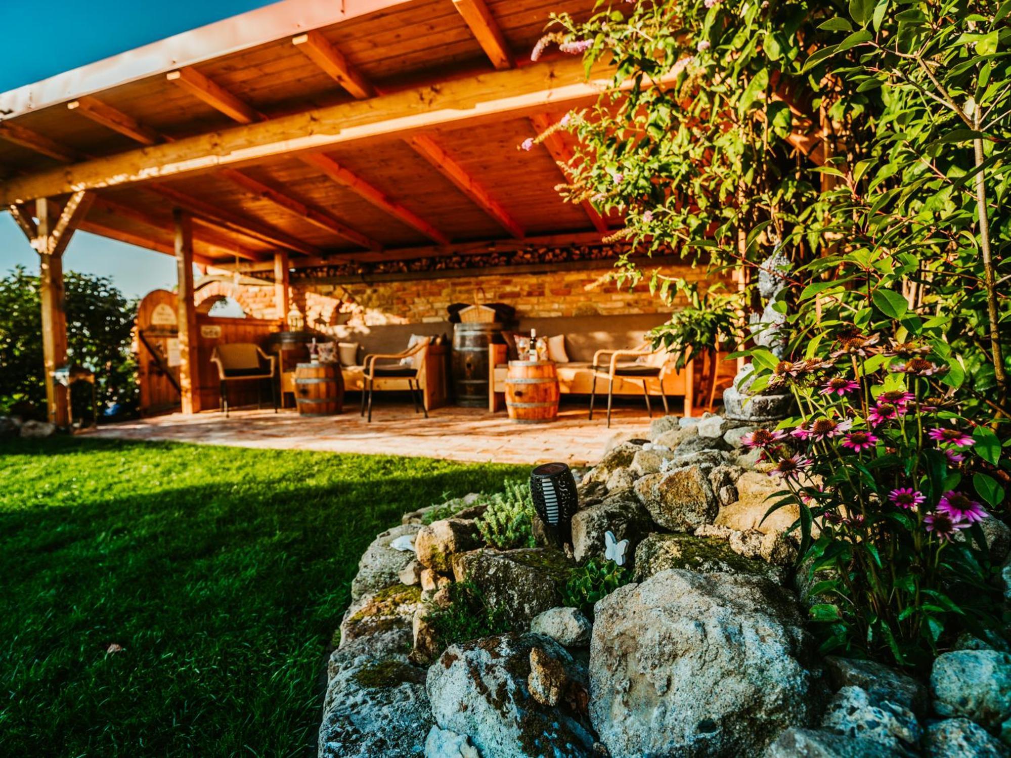 Penzion U Tri Ruzi Vrbice Exterior photo